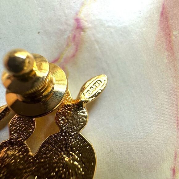 Avon bunny gold tone faux pearl pin - Picture 6 of 8